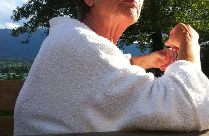 Area woman spotted in loose fitting clothing